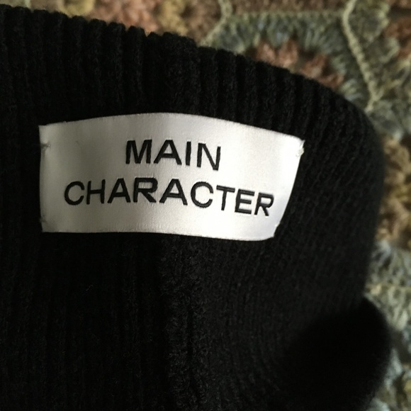 MAIN CHARACTER Aritzia Black Knit Hat Fox Pom Pom One Size - Picture 3 of 4